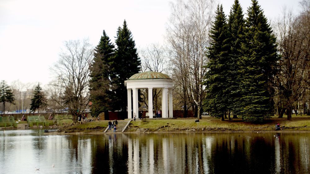 Ротонда на Лебяжьем острове Крестовского острова.