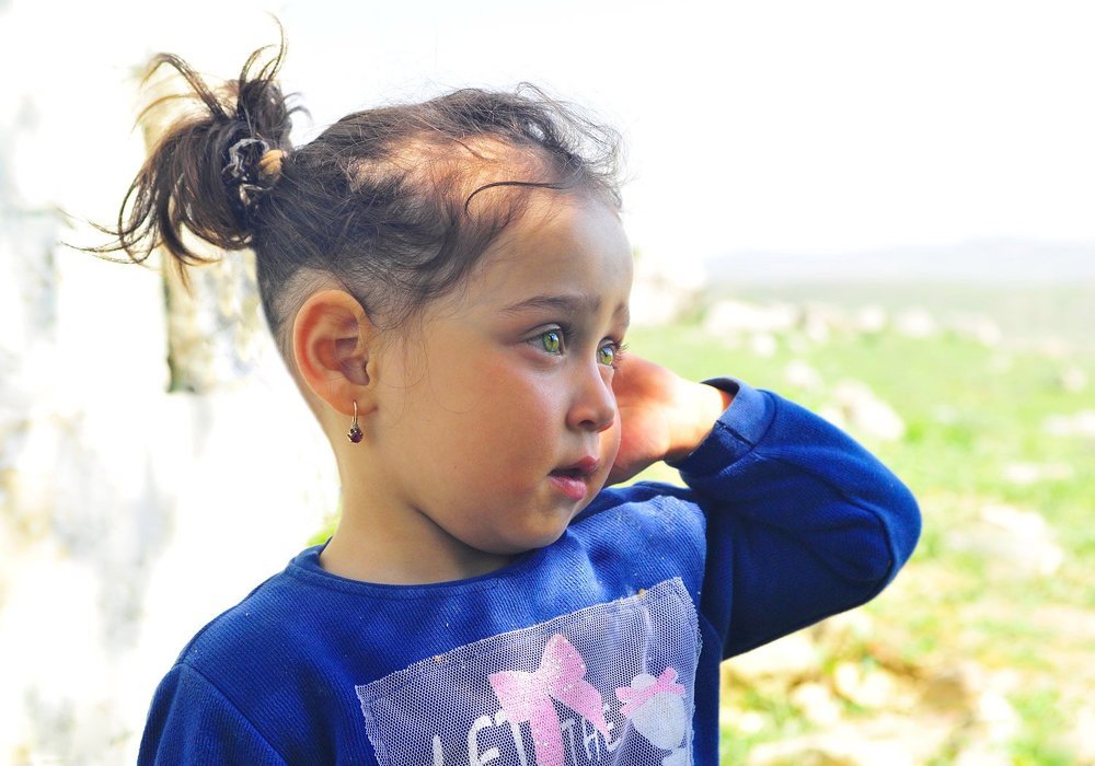 девочка с глазами цвета морской волны