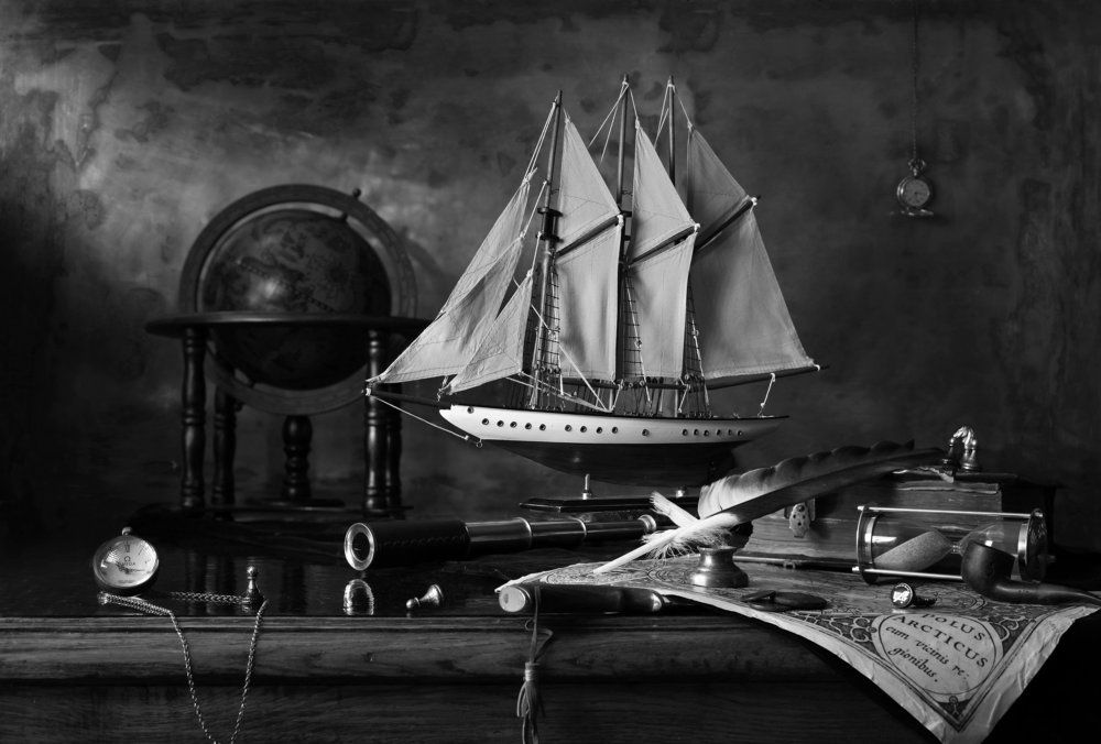 Натюрморт с парусником