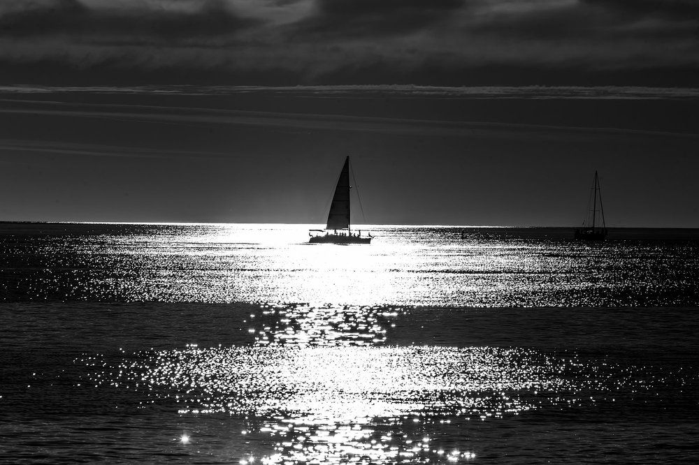 Чернеет парус одинокий