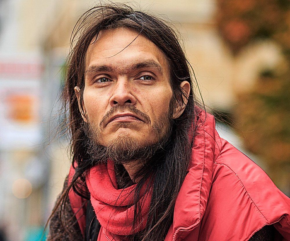 Без эмоций..