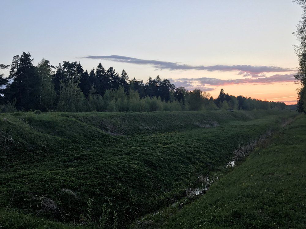 тёплый, нежный, майский вечер