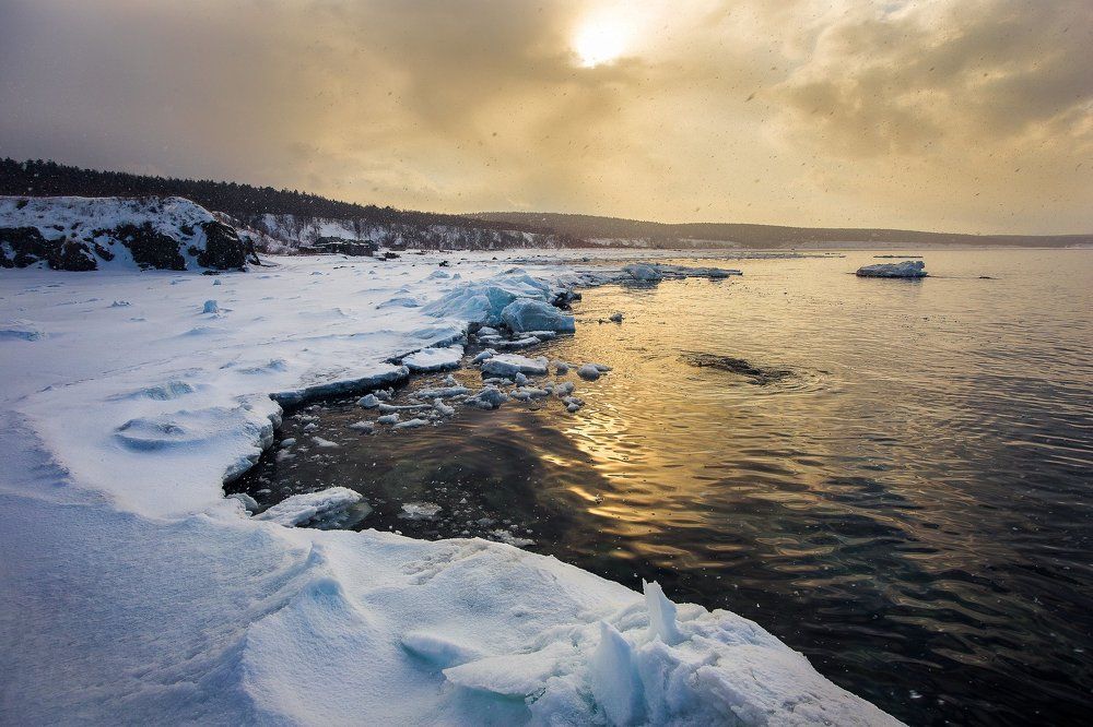 Под снежным зарядом.