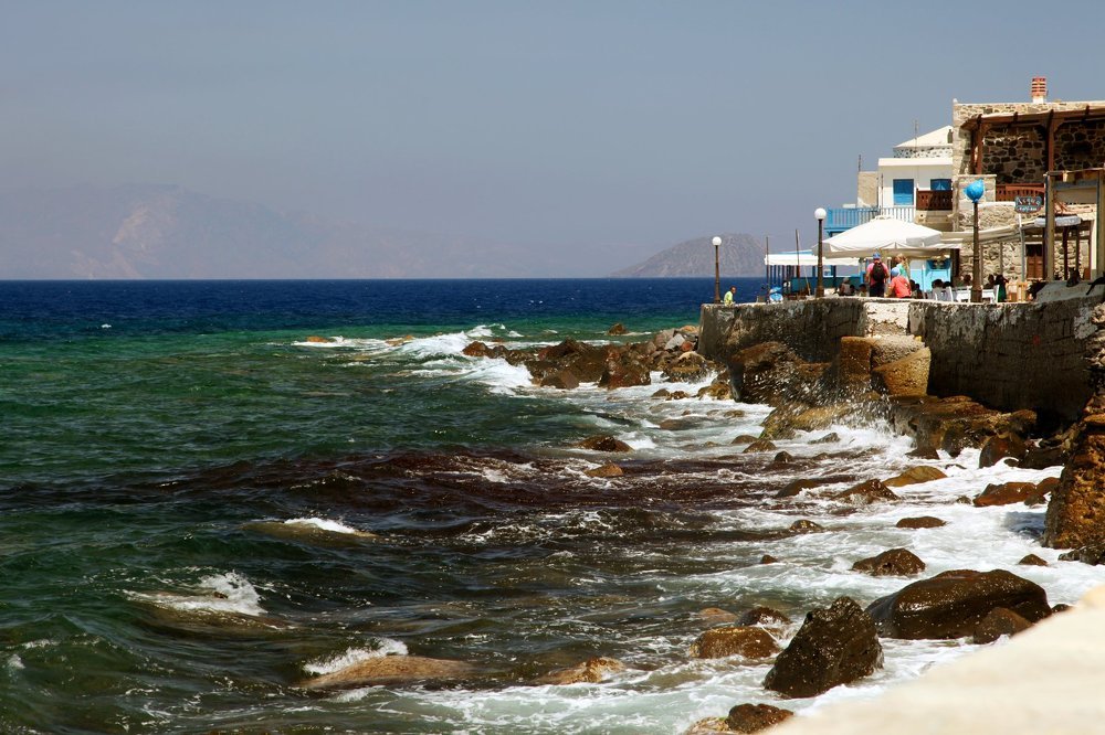 Средиземное море. Вид на о-в Кос (на горизонте) с о-ва Нисирос. Греция