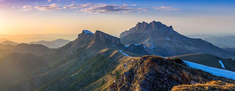 Закатная тишина древних вершин.