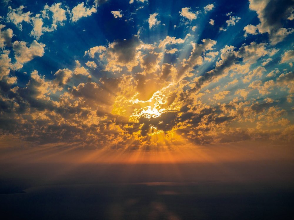 Лучи солнца золотого