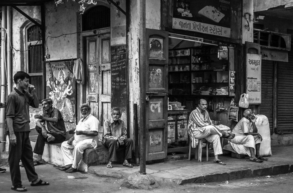 Sneak peak between the conversation