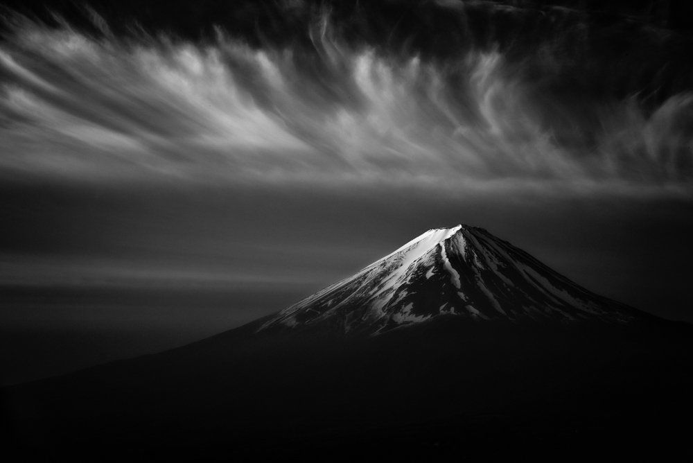 Cirrus cloud and crown snow