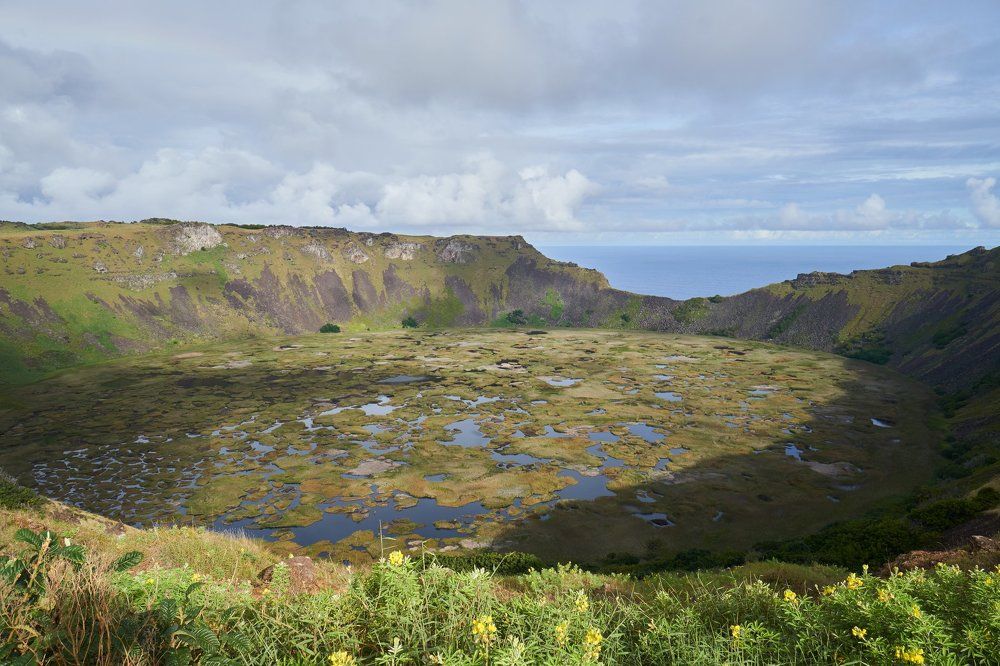 Кратер вулкана на острове Пасхи