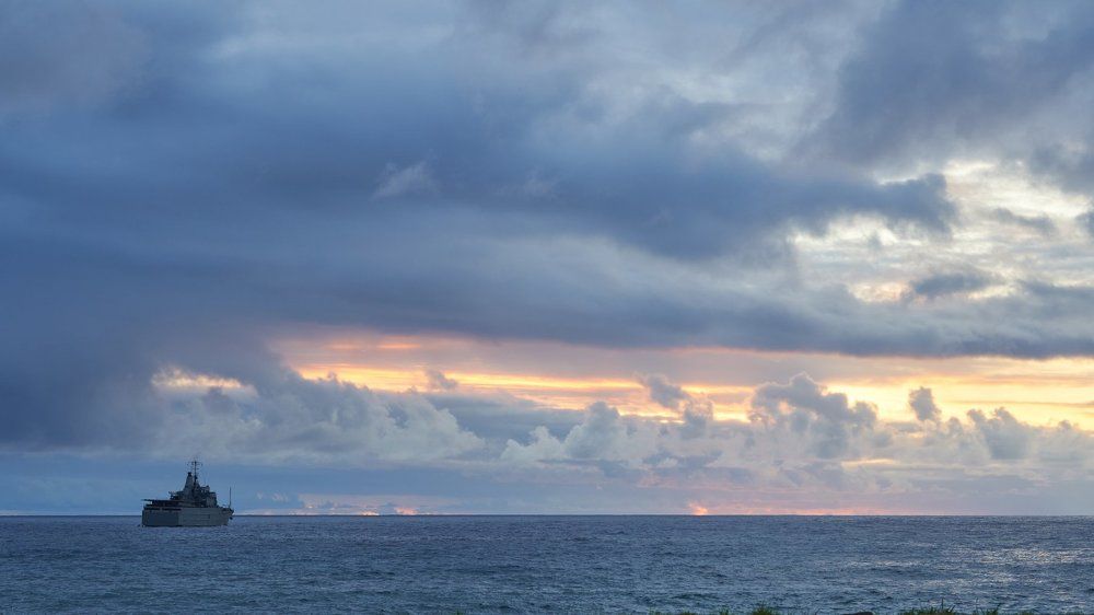 Уплывая на закат