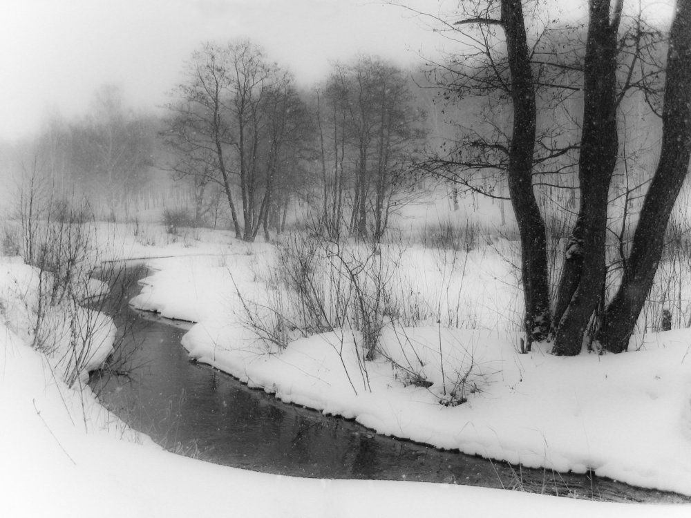 Засыпает март в снегах...