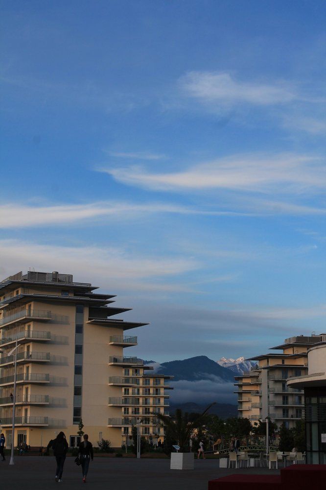 Горы на горизонте