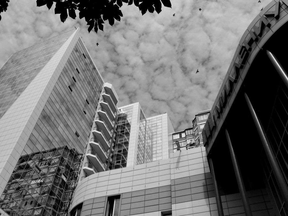 Крышу задевают облака