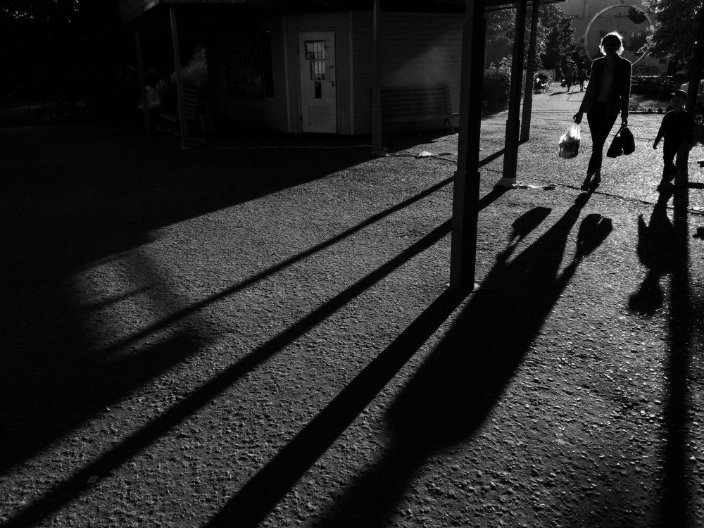 Святая на улице