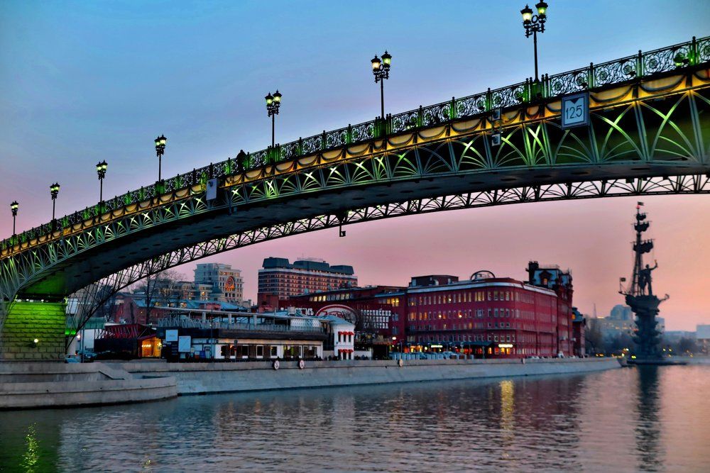 ...едва зажглись фонари..