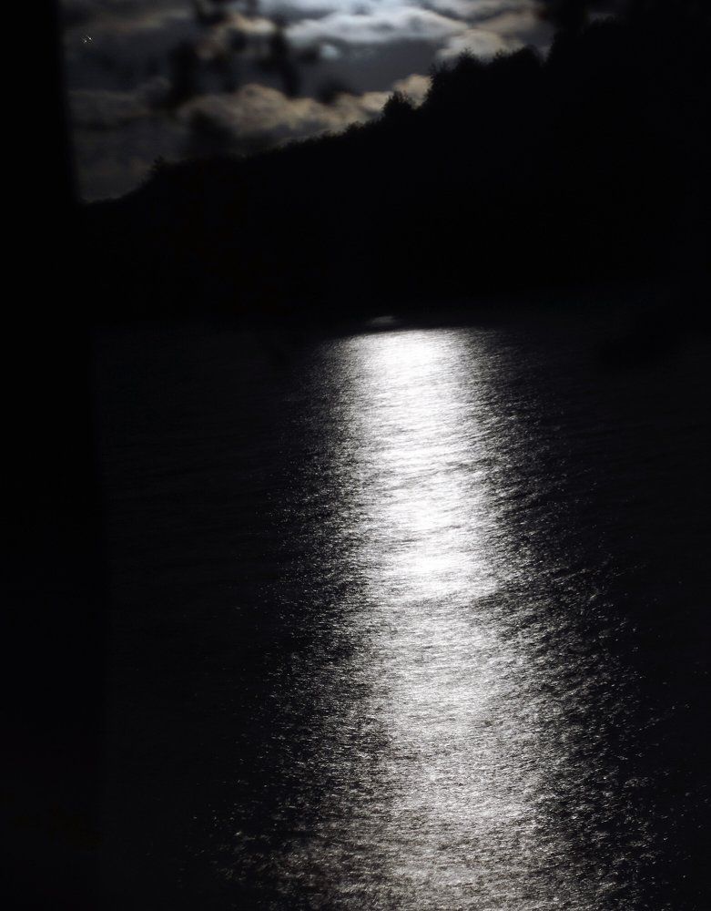 Лунная *дорожка*