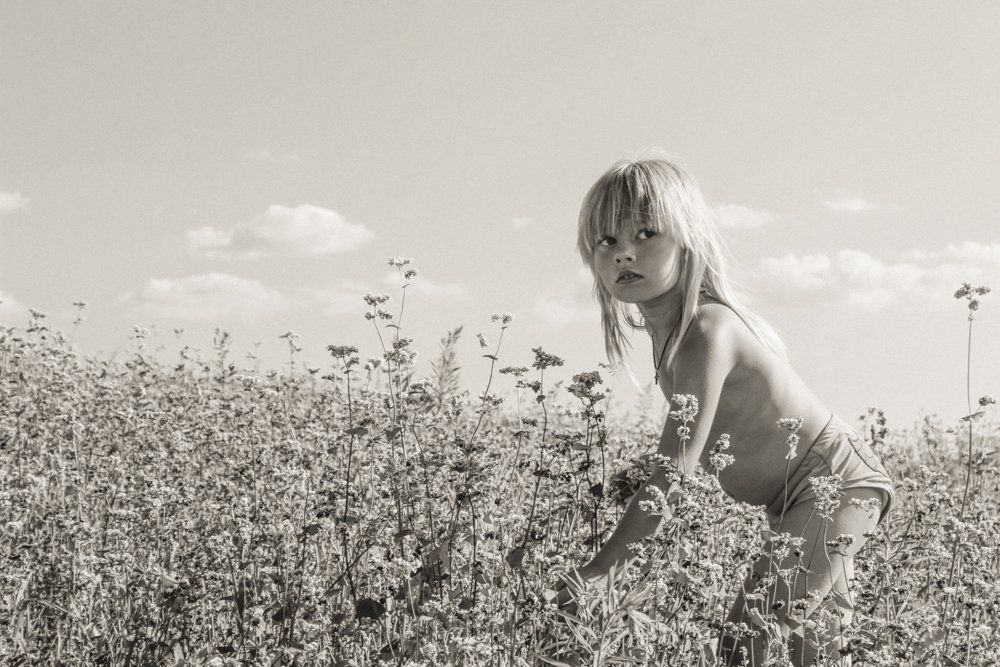 Девочка в гречиховом поле