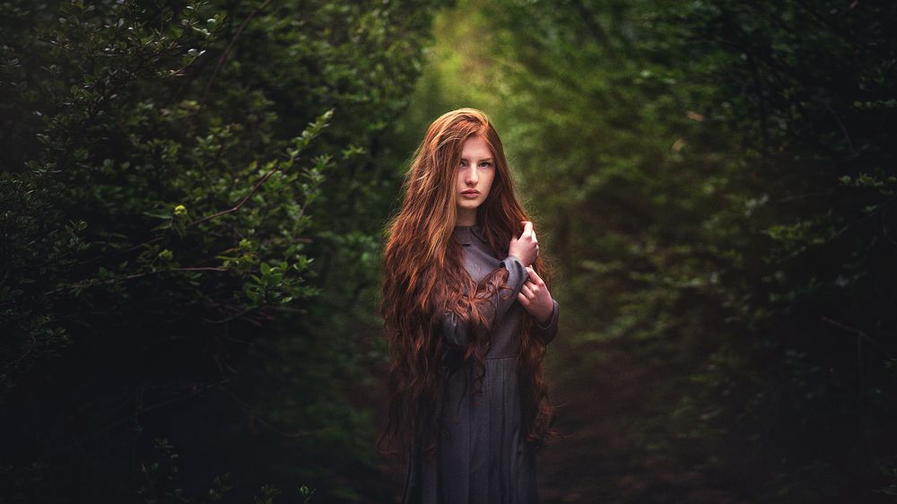 Девушка в лесу