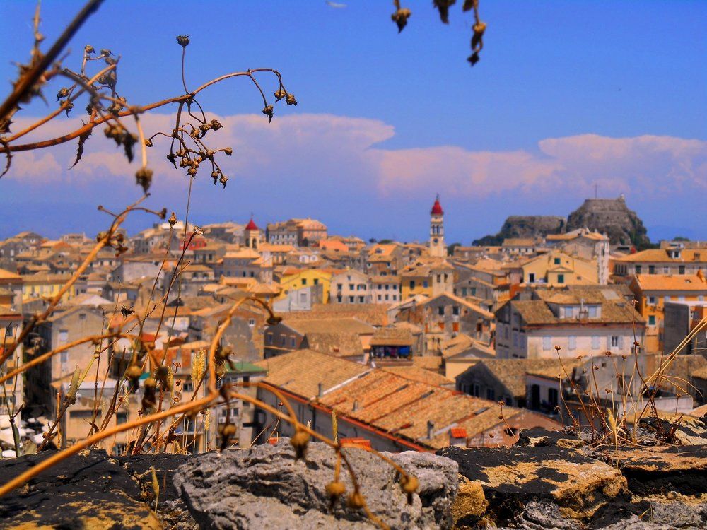 Голубой холст над Керкирой.