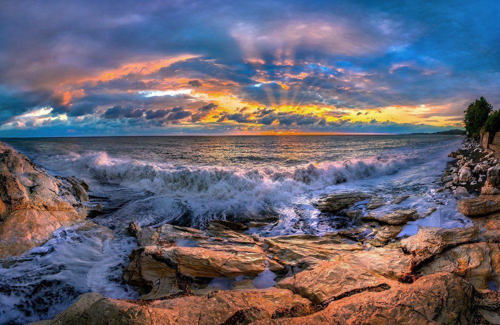 Морской закат в Абхазии.