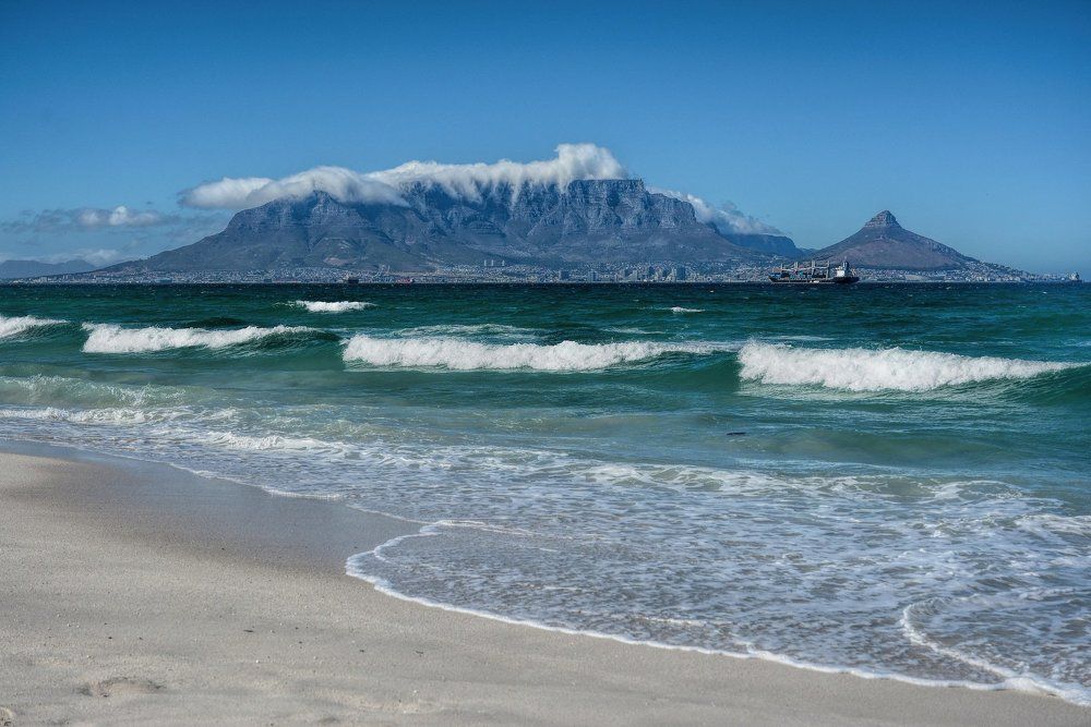 Вид на Столовую гору и Сигнал Хилл