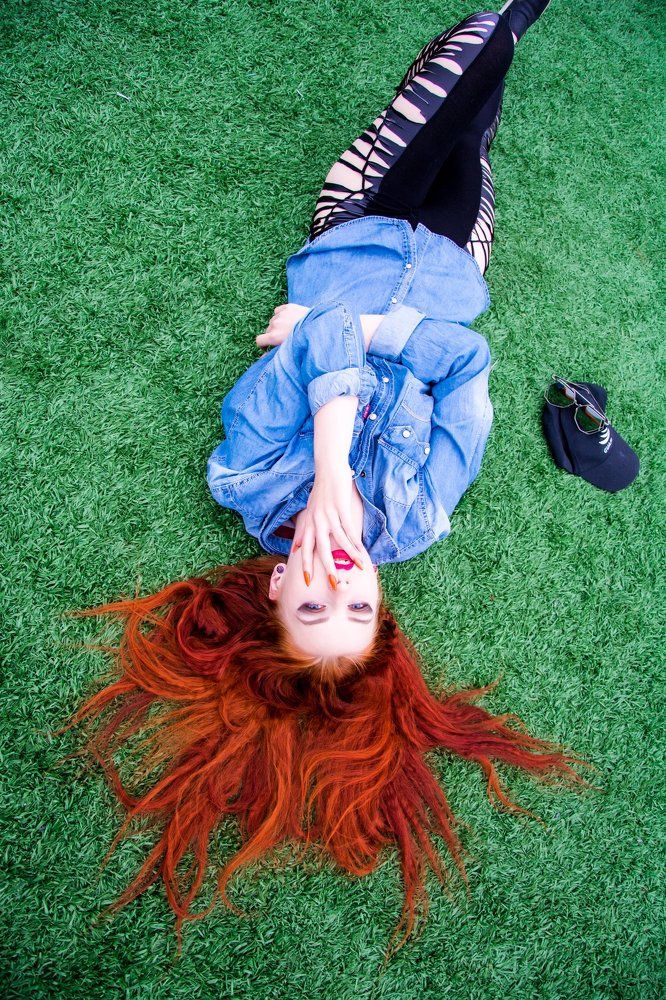 А Я на травке лежууу....