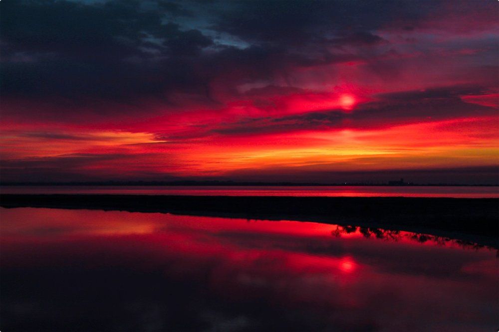 Багровый закат / Crimson Sunset