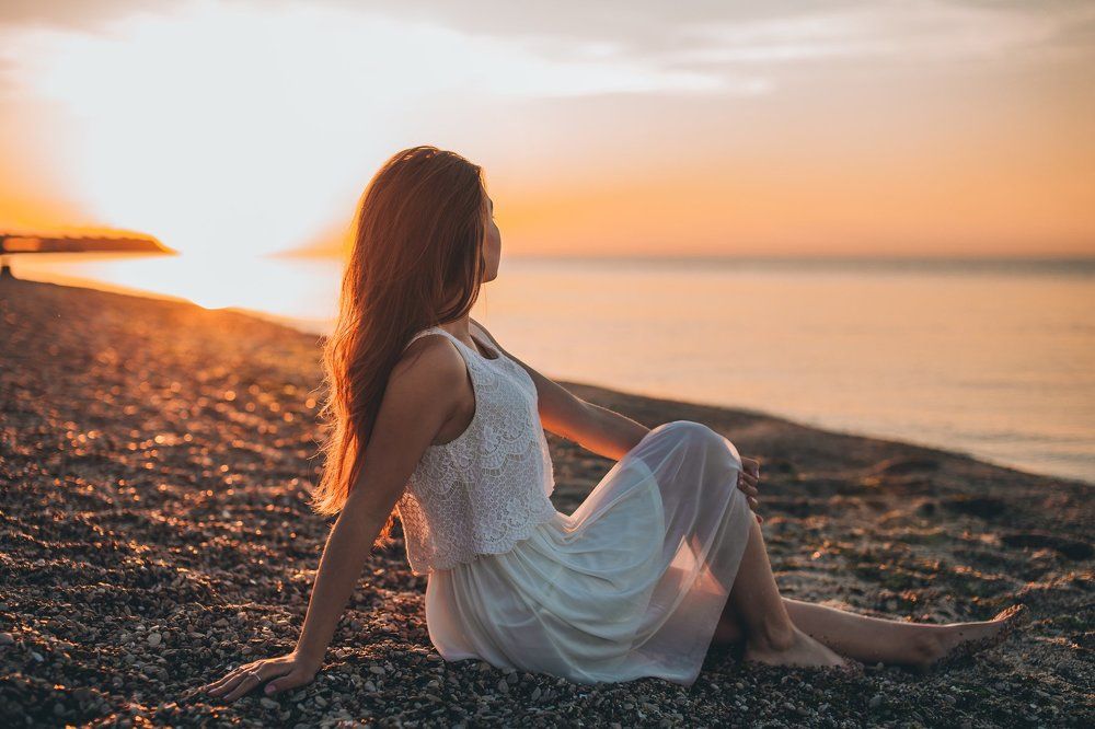 Девушка на рассвете