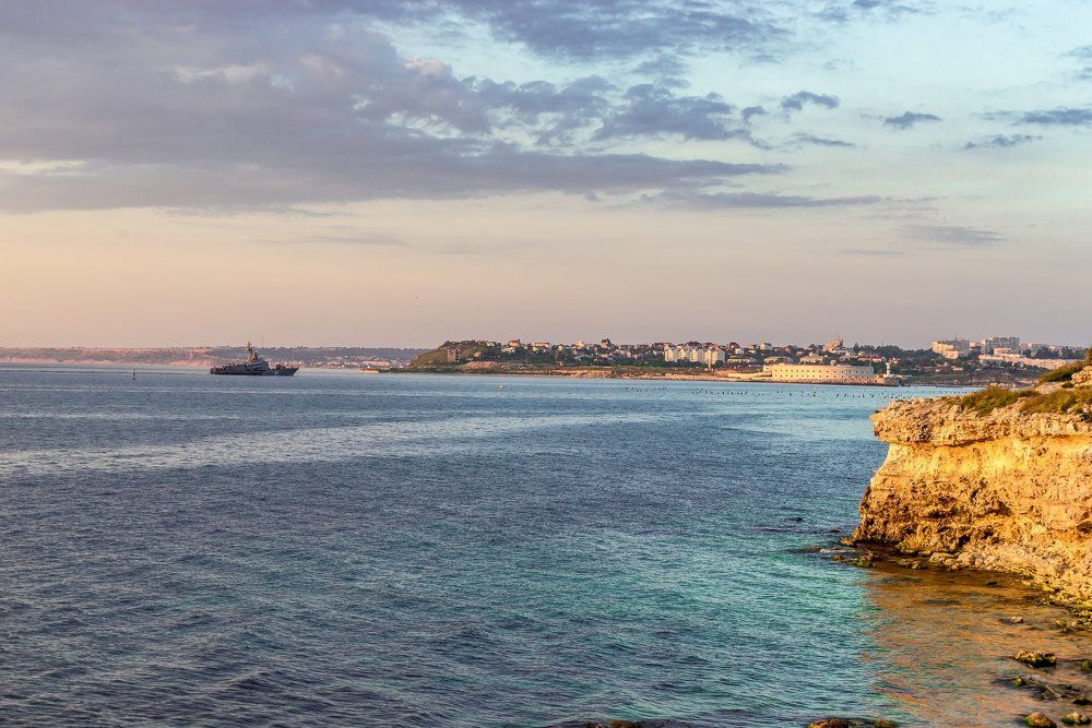 С боевого патрулирования.