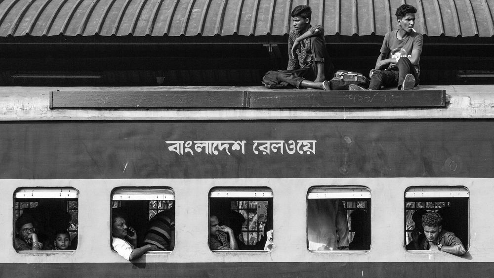 Different story frame in a row