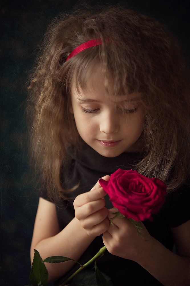 Девочка с розой