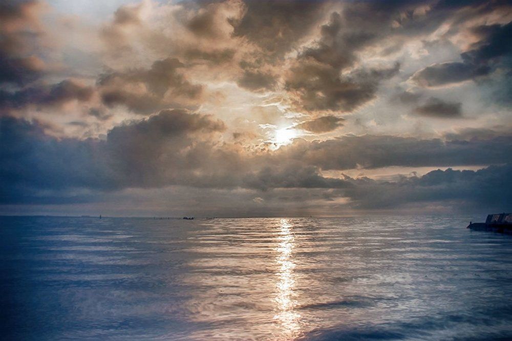 Восход над морем