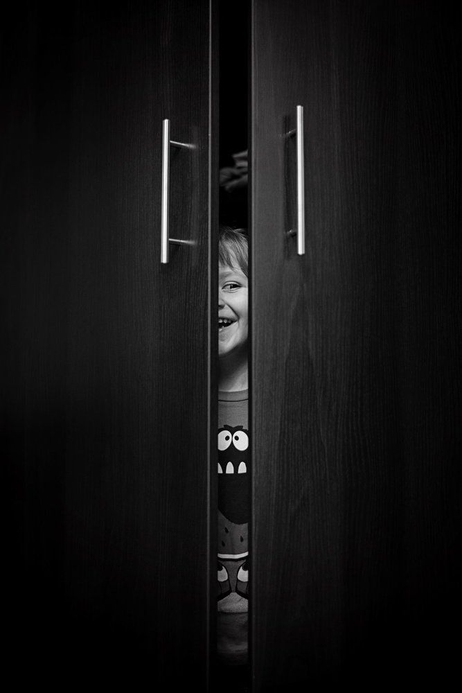 монстрик в шкафу)