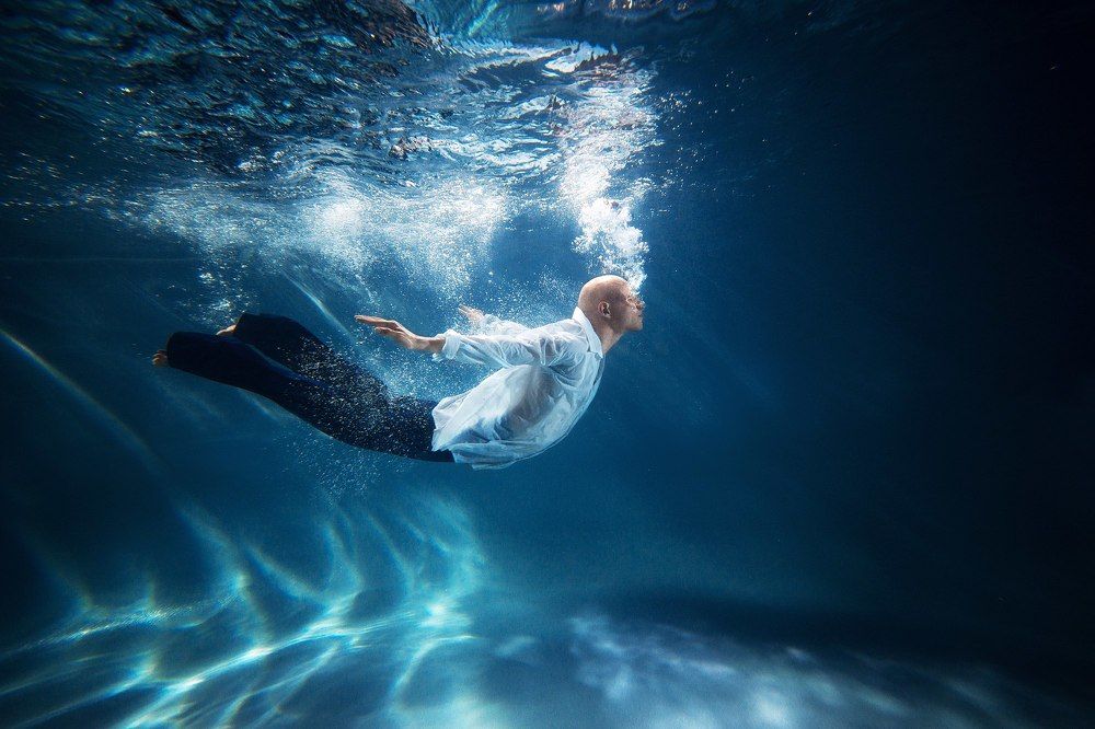 Полёт под водой.