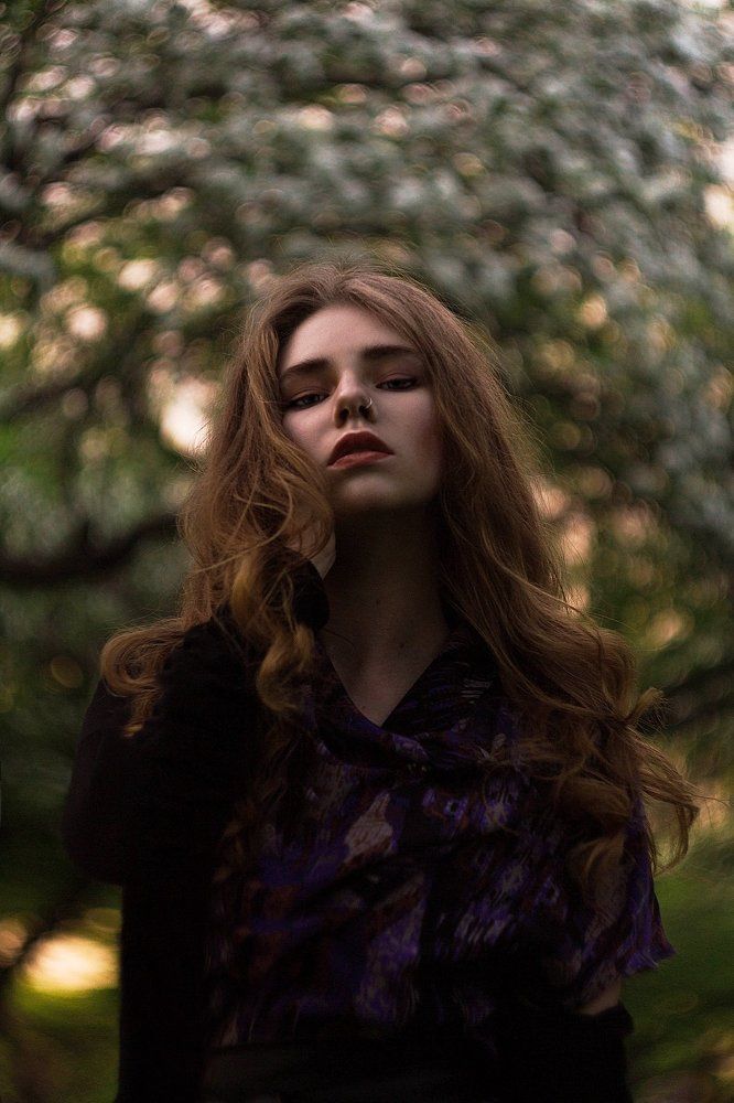 Девушка в черном