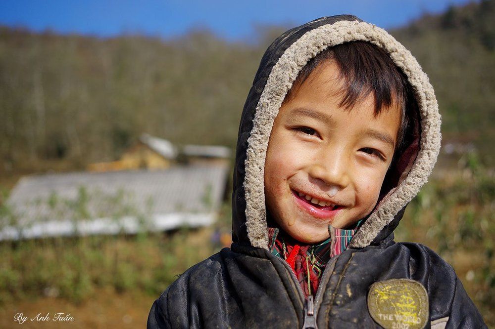 The boy is in Ngải Thầu - Việt Nam