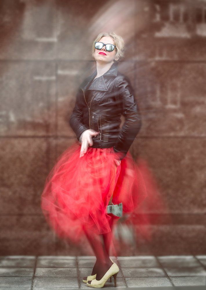 Девушка с топором