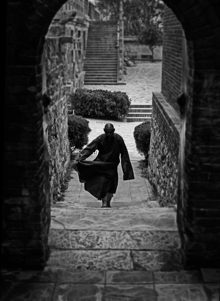 Летящей походкой...