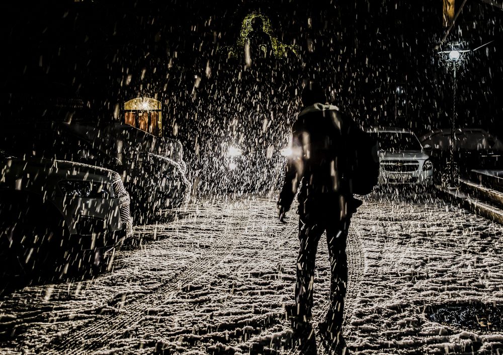 Снег идёт, идёт снег.