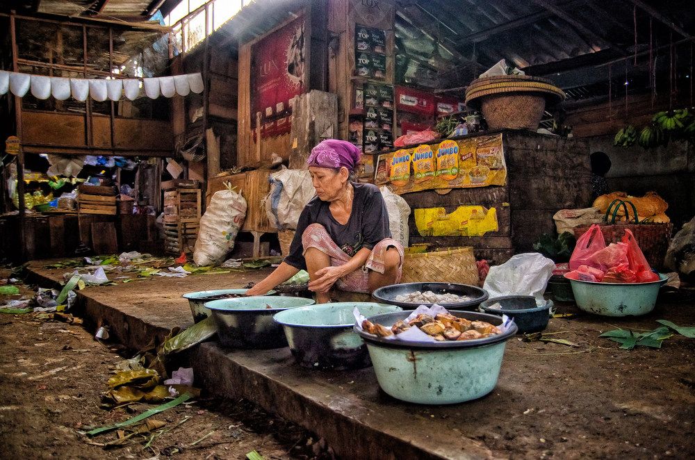 Menunggu pelanggan - pasar tradisional