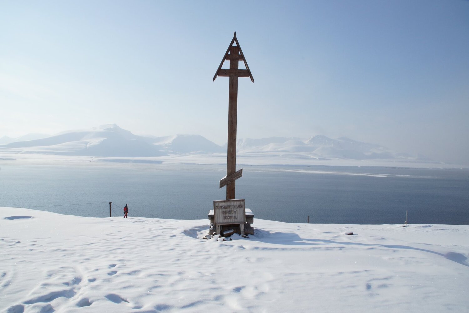 Шпицберген. Памятный крест.