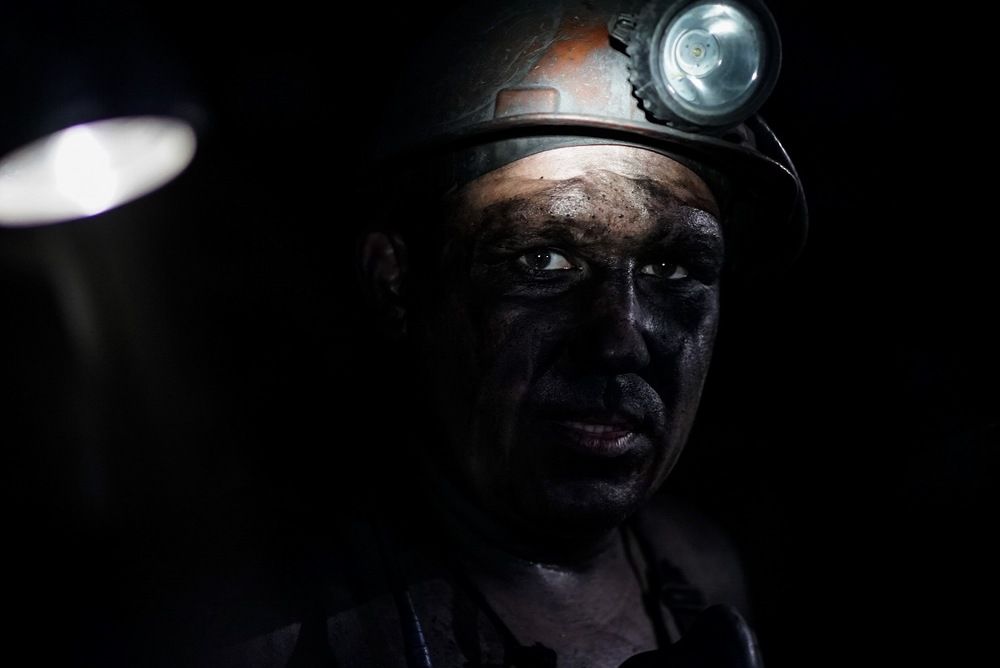 Добывая свет из под земли.