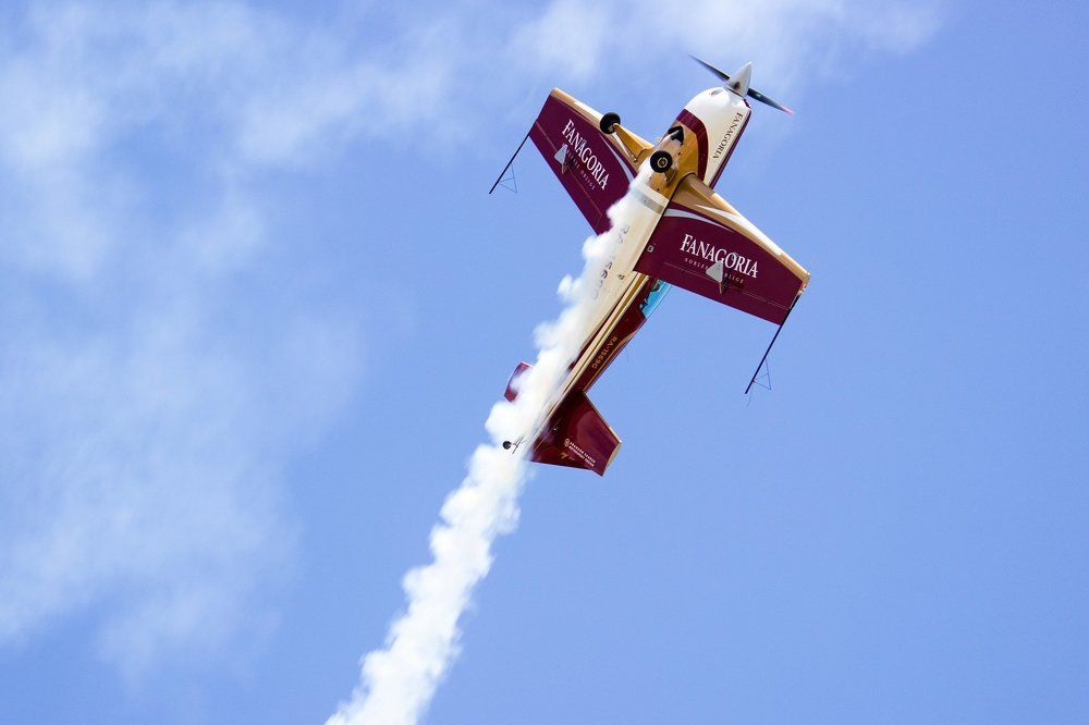 Extra 330LC