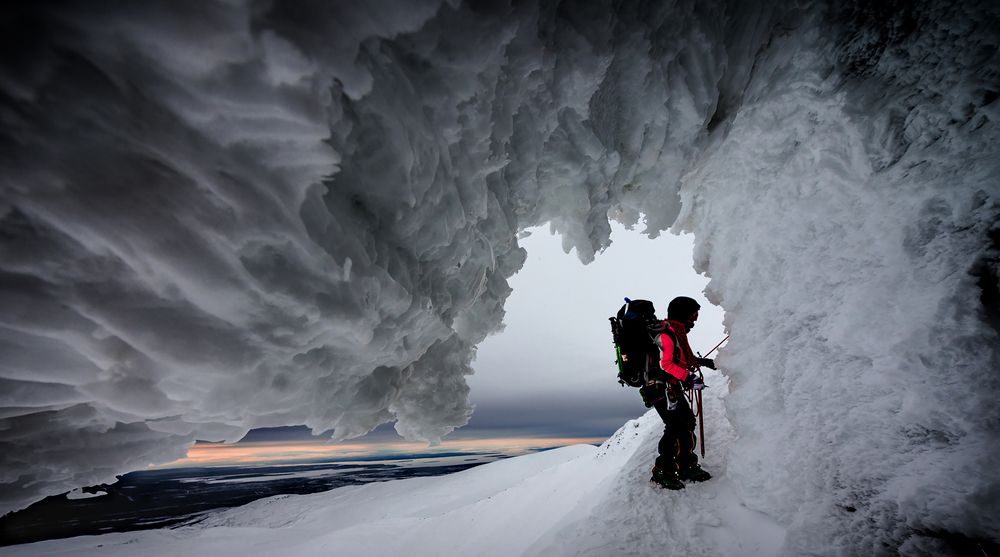На страховке.