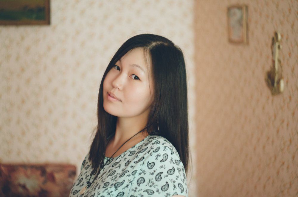 Портрет при свете дня в помещении