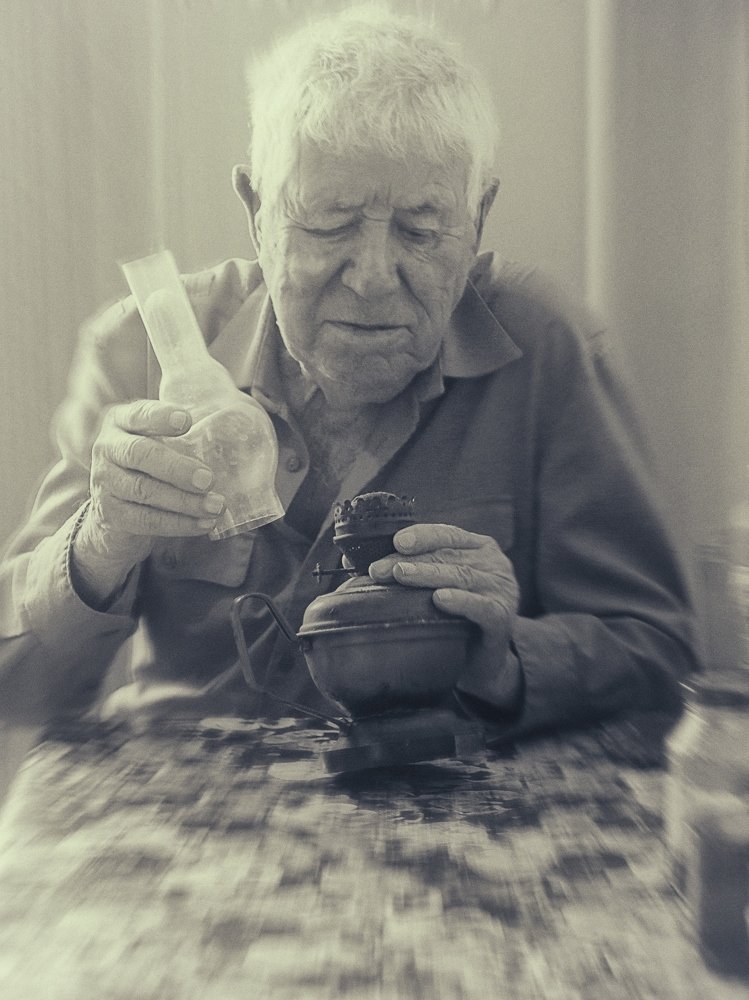 Дед и лампа