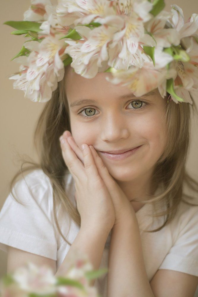 Девочка в венке