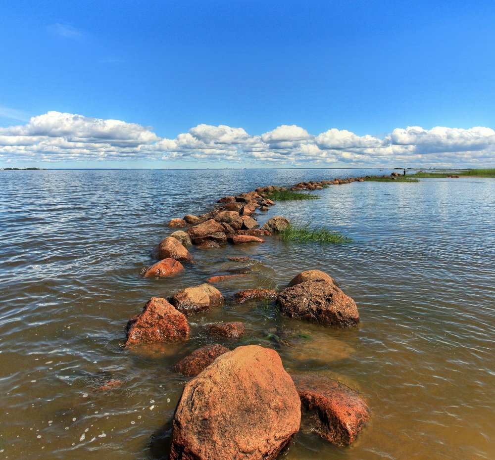 У берега