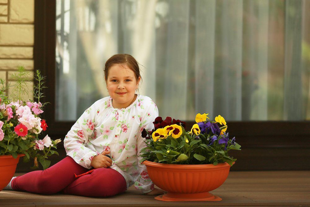 портрет девочки с цветами.