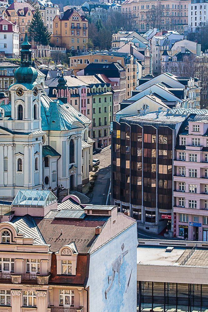 Над крышами города